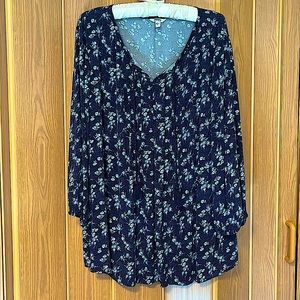 Womens Sonoma brand XL floral tunic, light blue flowers on navy background.
